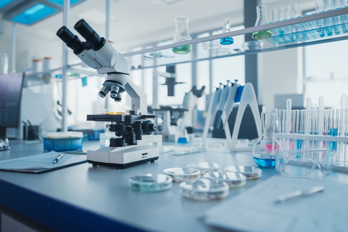Study: Characterization of SARS-CoV-2 distribution and microbial succession in a clinical microbiology testing facility during the SARS-CoV-2 pandemic. Image Credit: Gorodenkoff/Shutterstock
