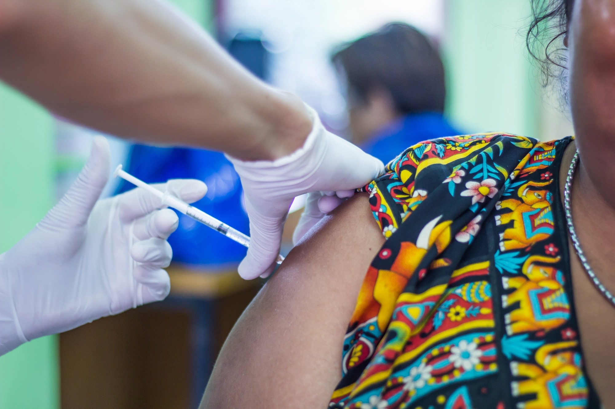 Study: Associations of BMI with COVID-19 vaccine uptake, vaccine efficacy, and risk of severe COVID-19 outcomes after vaccination in England: a population-based cohort study.  Image Credit: GrooTrai/Shutterstock