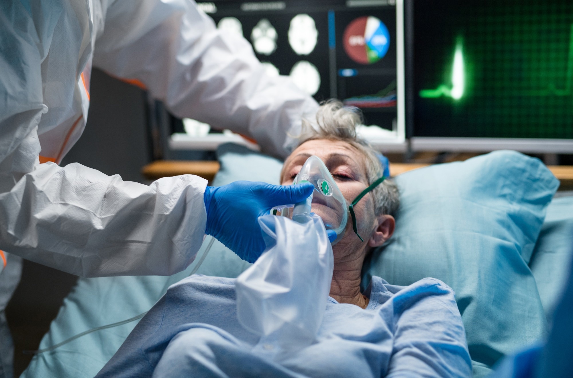 Study: Factors Associated with Severe Outcomes Among Immunocompromised Adults Hospitalized for COVID-19 — COVID-NET, 10 States, March 2020–February 2022. Image Credit: Halfpoint / Shutterstock