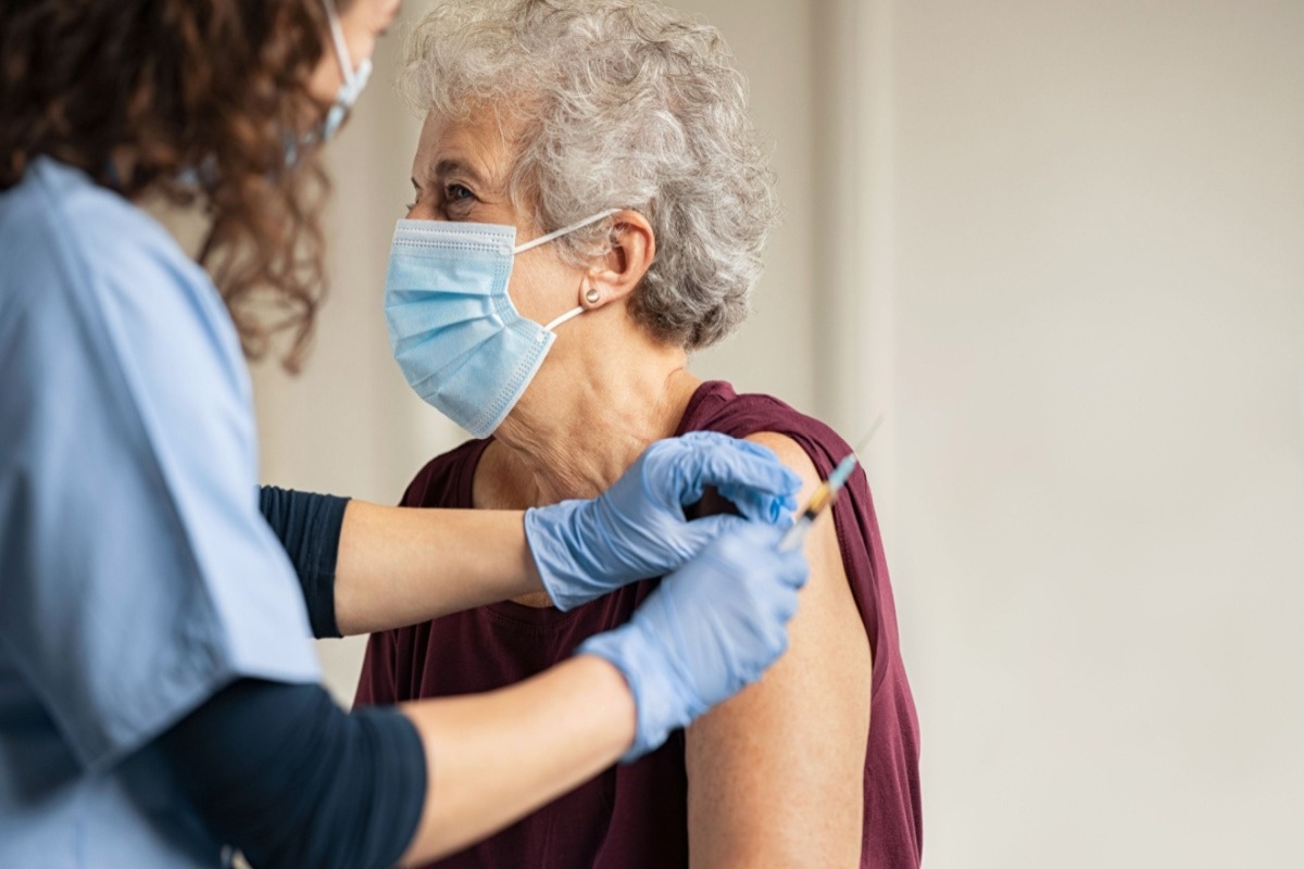 Study: Effectiveness Associated With Vaccination After COVID-19 Recovery in Preventing Reinfection. Image Credit: Rido/Shutterstock
