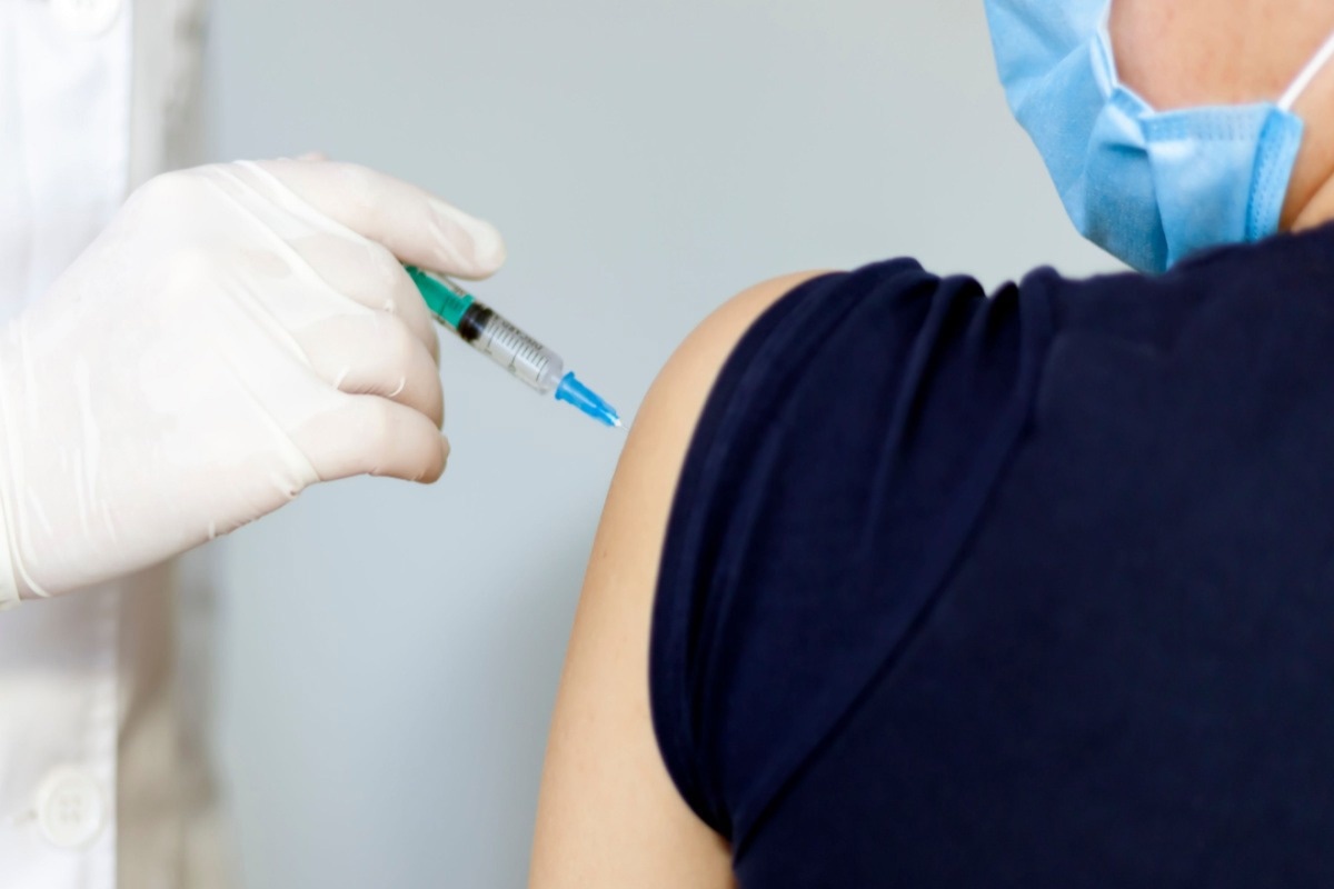مطالعه: واکسیناسیون هدفمند SARS-CoV-2 S2 باعث ایجاد آنتی بادی های خنثی کننده گسترده می شود.  اعتبار تصویر: Nr-stock/Shutterstock