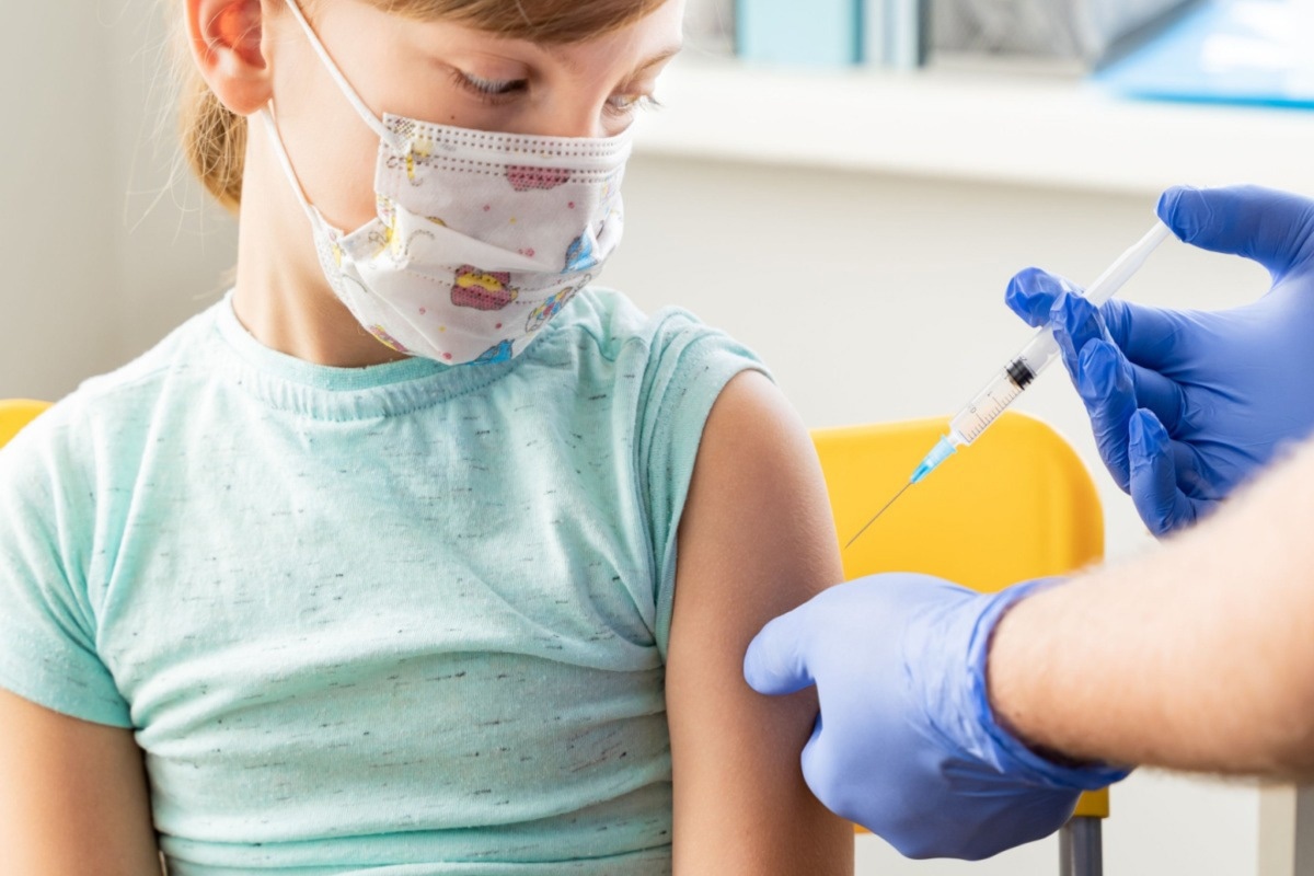 Study: Vaccine Effectiveness of BNT162b2 Against Omicron in Children Aged 5-11 Years: A Test-Negative Design. Image Credit: Ira Lichi/Shutterstock