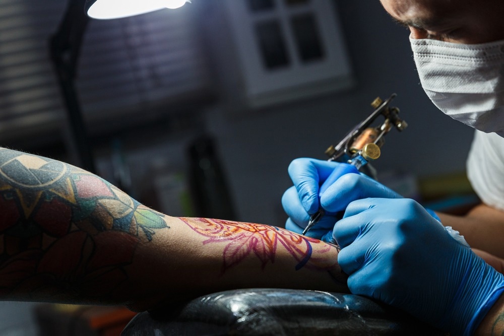 Study: Systemic infections associated with tattoos or permanent makeup: A systematic review. Image Credit: daniel catrihual / Shutterstock.com