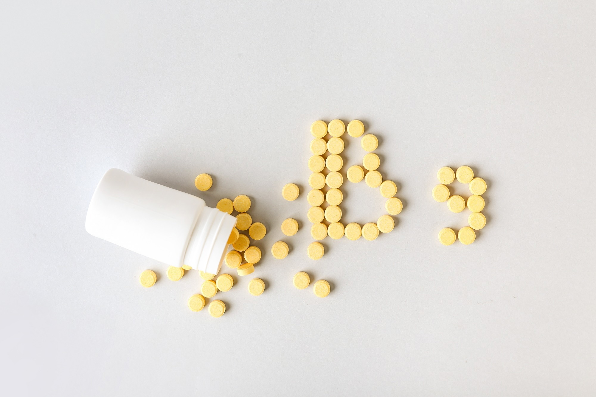 Study: Folic acid and methotrexate use and their association with COVID-19 diagnosis and mortality: a case–control analysis from the UK Biobank. Image Credit: Pixel-Shot / Shutterstock