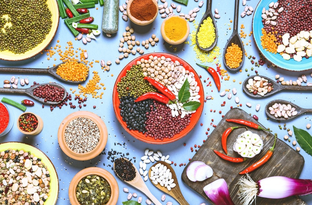 Study: Global dietary quality in 185 countries from 1990 to 2018 show wide differences by nation, age, education, and urbanicity. Image Credit: Akhenaton Images / Shutterstock.com