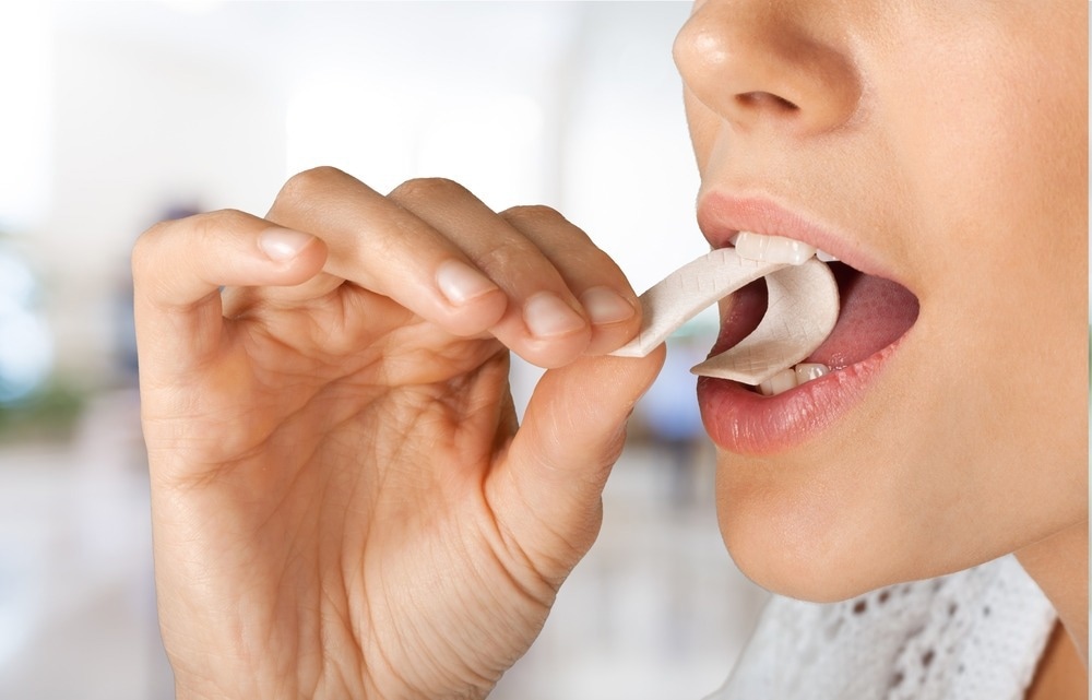 Study: Reduction of SARS-CoV-2 viral load in exhaled air by antiseptic chewing gum: a pilot trial. Image Credit: Billion Photos / Shutterstock.com