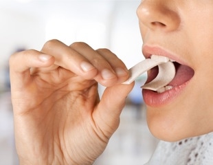 Antiseptic chewing gum reduces SARS-CoV-2 viral load in exhaled air