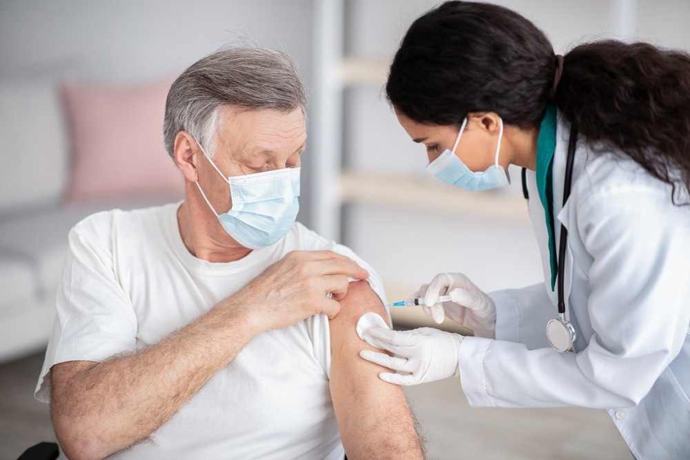 Study: Atypical B cells and impaired SARS-CoV-2 neutralisation following booster vaccination in the elderly. Image Credit: Prostock-studio / Shutterstock.com