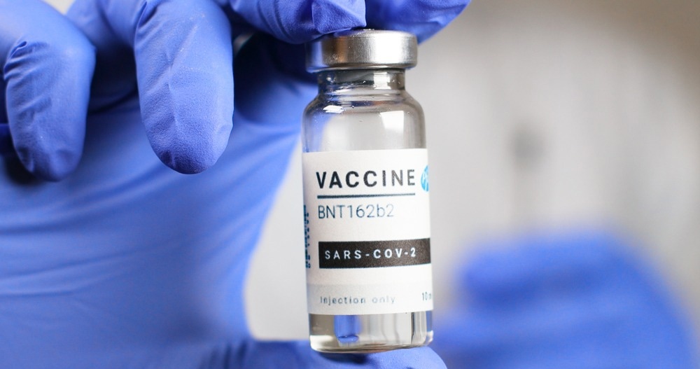 Study: BNT162b2 vaccine effectiveness against SARS-CoV-2 omicron BA.4 and BA.5. Image Credit: Irina Shatilova/Shutterstock