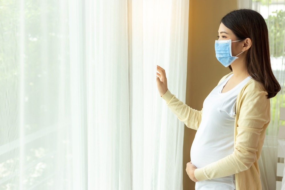 Study: Short-term Pregnancy Outcomes After Nirmatrelvir–Ritonavir Treatment for Mild-to-Moderate Coronavirus Disease 2019 (COVID-19). Image Credit: Nutlegal Photographer/Shutterstock