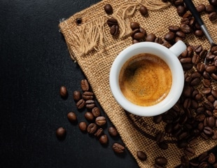 What is the association between renal function and regular coffee consumption?