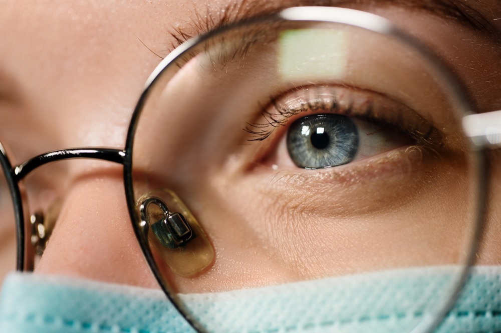 Étude : Effet du port de lunettes sur le risque d'infection par le SRAS-CoV-2 dans la communauté Un essai clinique randomisé.  Crédit image : dissx
