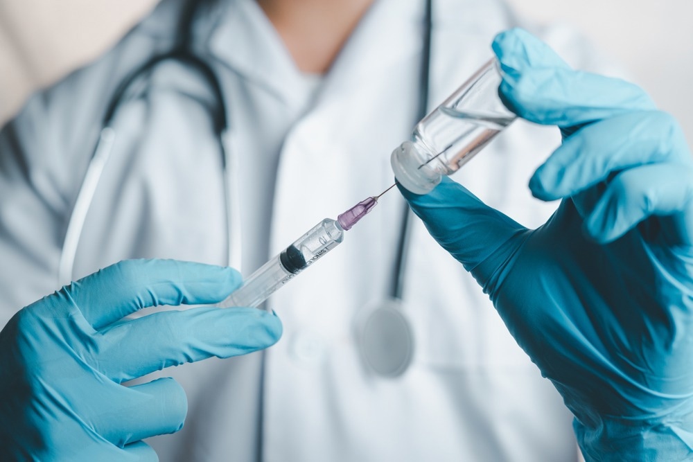 Study: Effects of Second Dose of SARS-CoV-2 Vaccination on Household Transmission, England. Image Credit: THEBILLJR/Shutterstock