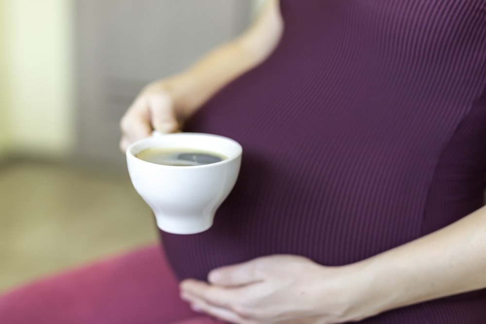 Étude : consommation de caféine pendant la grossesse et facteurs associés au non-respect des recommandations : une étude de cohorte.  Crédit image : Gorloff-KV/Shutterstock
