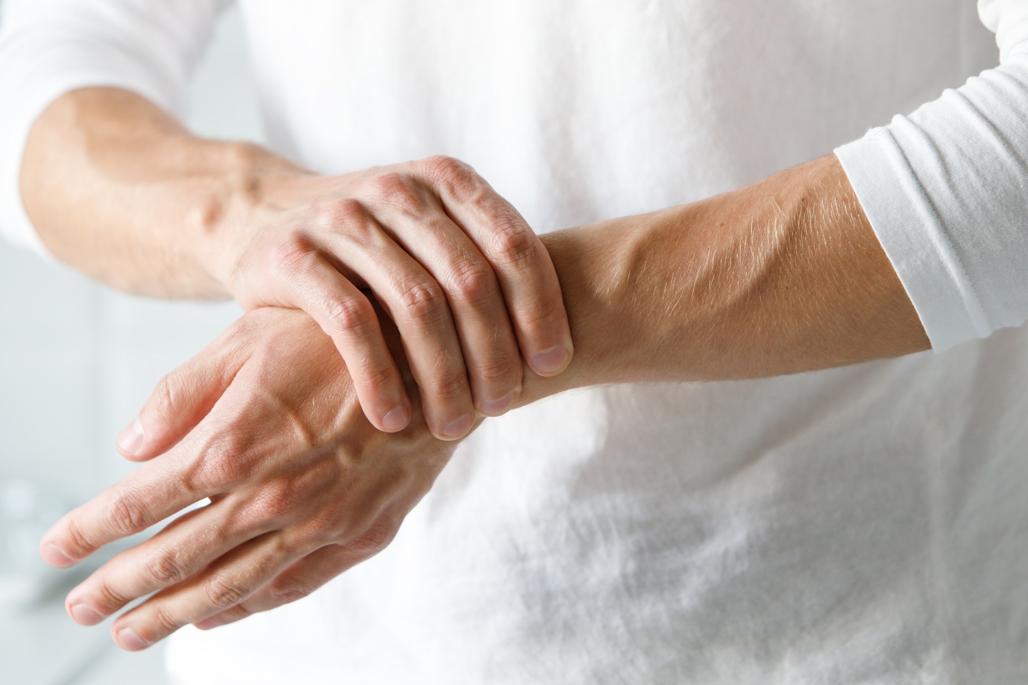 Study: Decreased responses to mRNA-based SARS-CoV-2 vaccines in individuals with rheumatoid arthritis receiving immune-modifying therapies.  Image Credit: DimaBerlin/Shutterstock