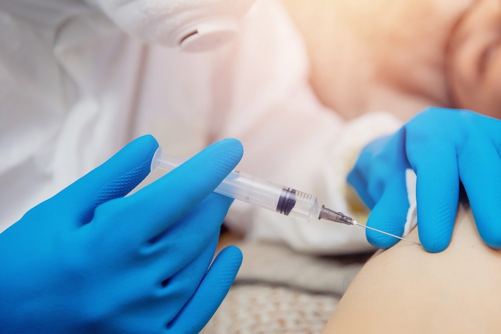 Study: Effectiveness of the Bivalent mRNA Vaccine in Preventing Severe COVID-19 Outcomes: An Observational Cohort Study. Image Credit: Parilov/Shutterstock