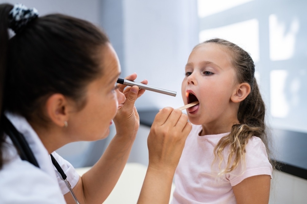 Study: Tonsils are major sites of prolonged SARS-CoV-2 infection in children. Image Credit: Andrey_Popov / Shutterstock.com