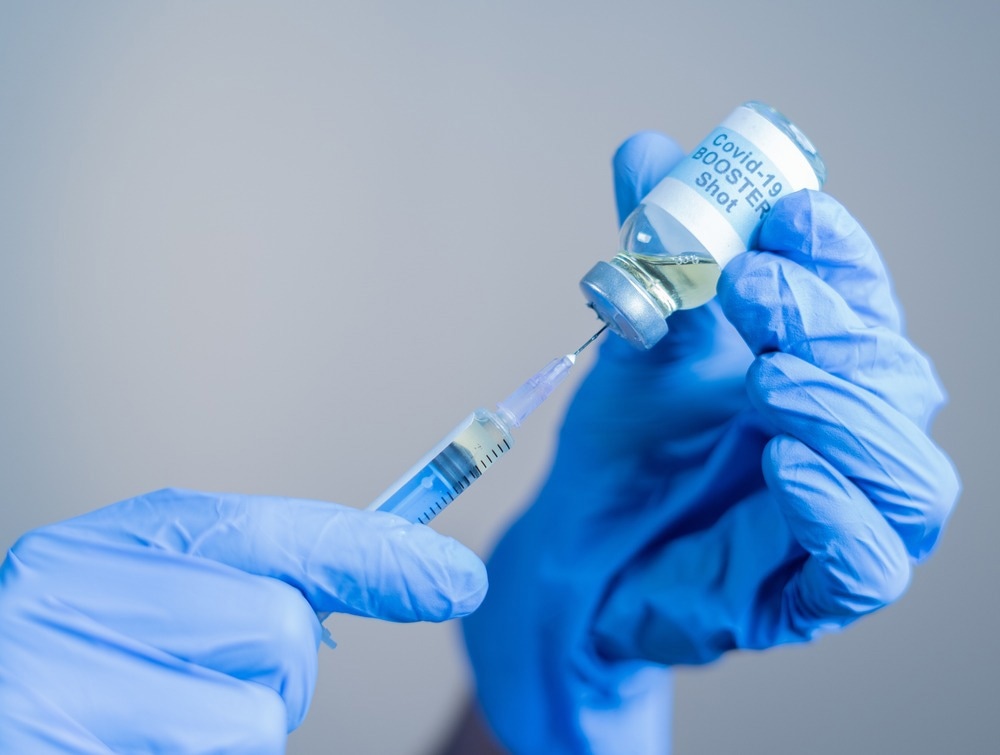 Study: Safety of COVID-19 Monovalent and Bivalent BNT162b2 mRNA Vaccine Boosters for Adults 60 Years and Above: A Large-Scale Retrospective Study. Image Credit: WESTOCK PRODUCTIONS/Shutterstock