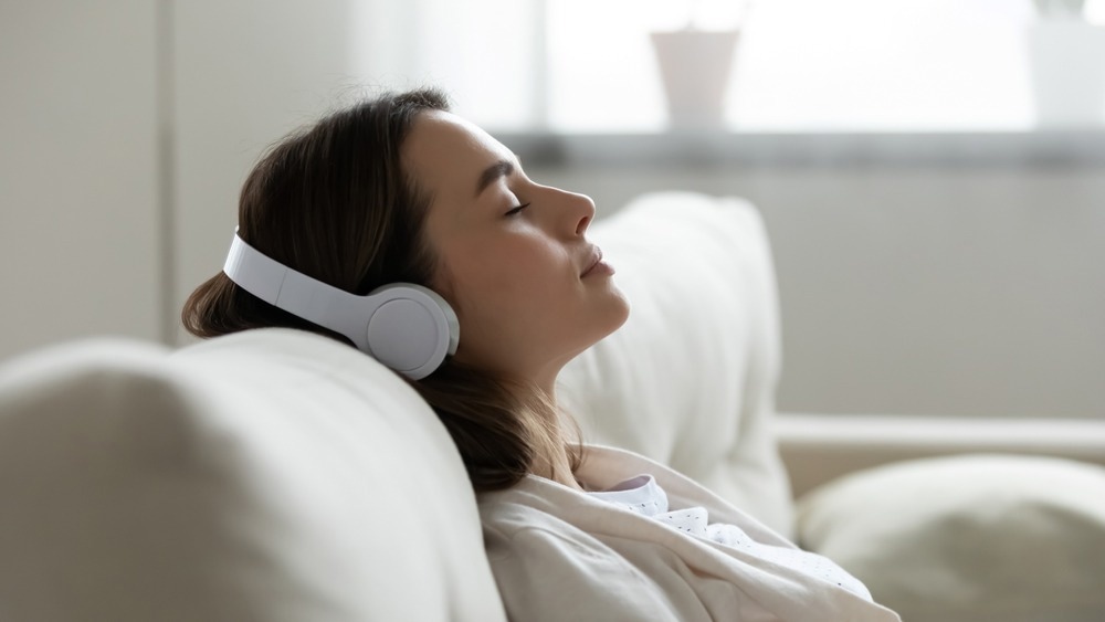 Study: The effect of preferred music versus disliked music on pain thresholds in healthy volunteers. An observational study. Image Credit: fizkes/Shutterstock