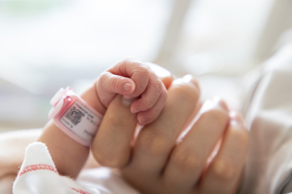 Study: Optimal Delivery Management for the Prevention of Early Neonatal SARS-CoV-2 Infection: Systematic review and Meta-analysis. Image Credit: Ratchat/Shutterstock