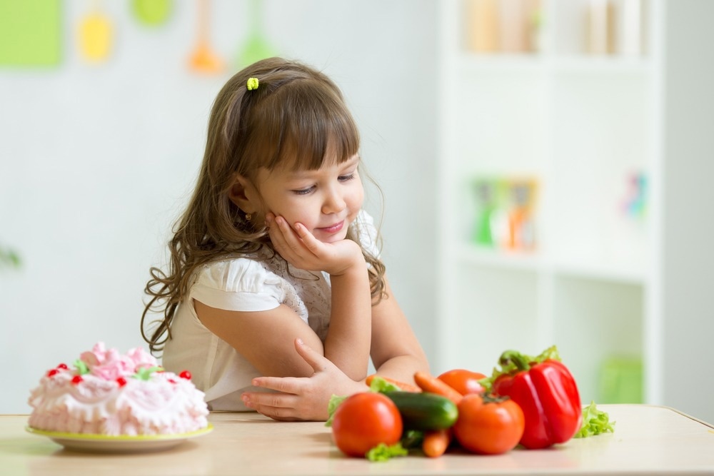 Étude : Consommation de fruits, de légumes et de boissons sucrées chez les jeunes enfants, par État : États-Unis, 2021. Crédit d'image : Oksana Kuzmina/Shutterstock