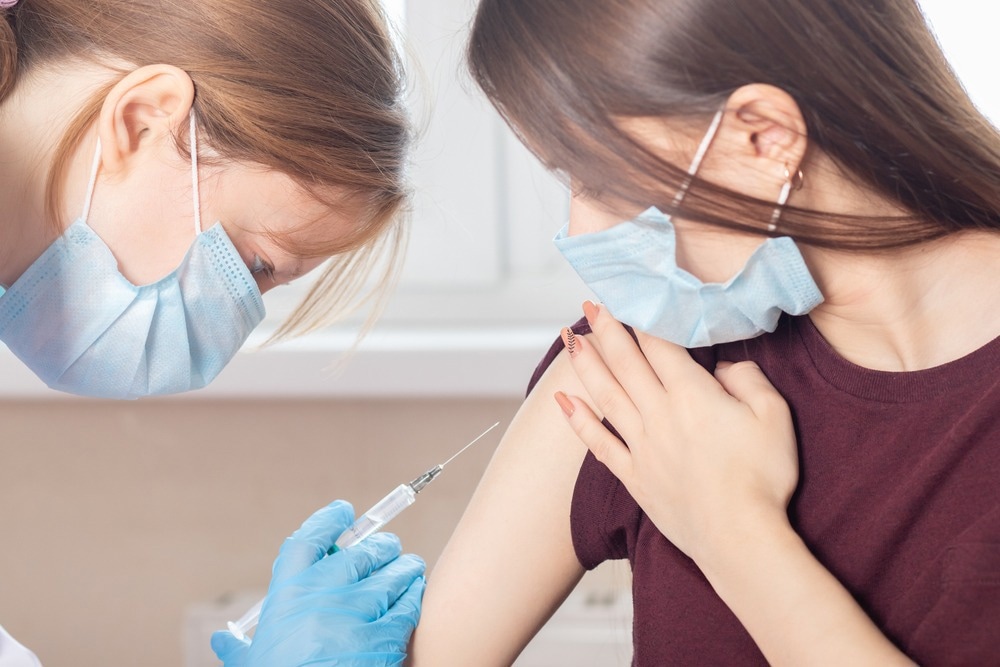 مطالعه: رویدادهای میوکاردیت یا پریکاردیت پس از واکسیناسیون BNT162b2 در افراد 12 تا 17 ساله در انتاریو، کانادا.  اعتبار تصویر: Tikhonova Yana/Shutterstock