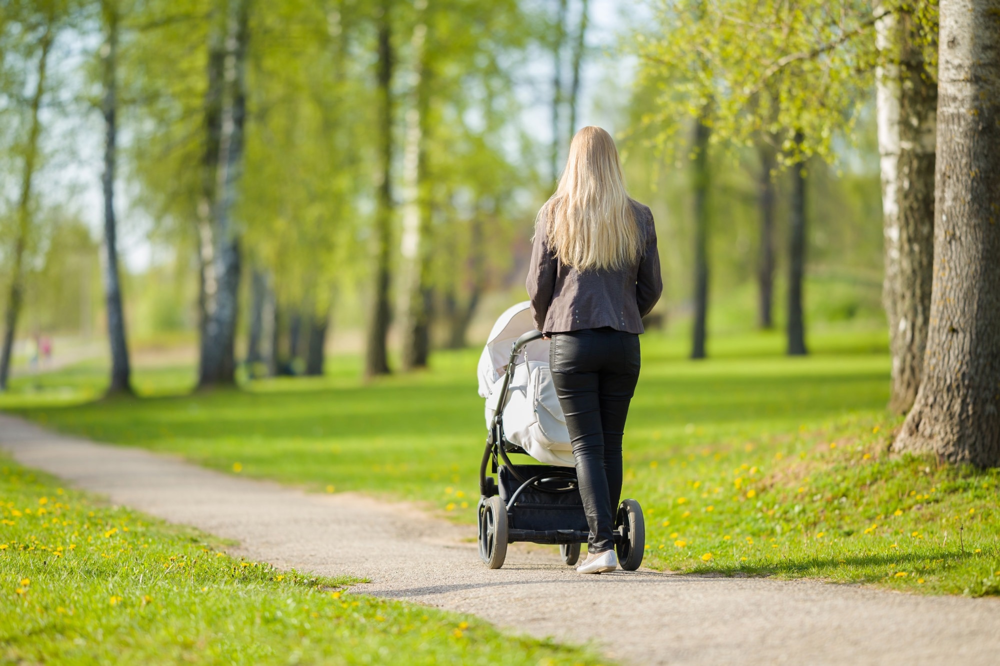 Study: Association between urban green space and postpartum depression, and the role of physical activity: a retrospective cohort study in Southern California. Image Credit: FotoDuets / Shutterstock