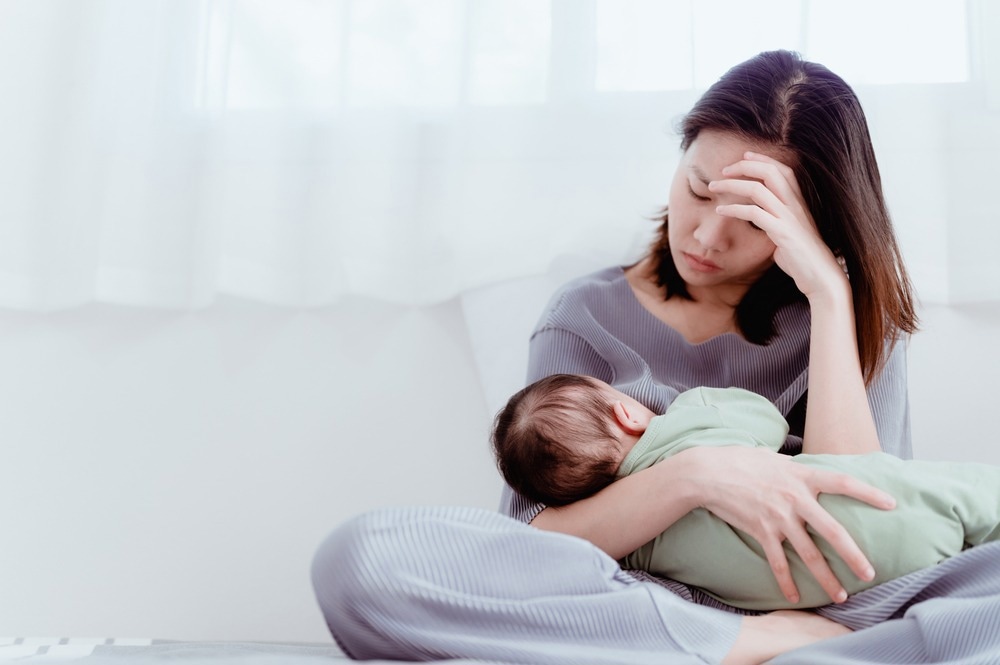 Study: Association of Antenatal COVID-19–Related Stress With Postpartum Maternal Mental Health and Negative Affectivity in Infants. Image Credit: GrooveZ/Shutterstock