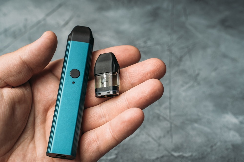 Study: Association of Electronic Cigarette Use by US Adolescents With Subsequent Persistent Cigarette Smoking. Image Credit: DedMityay/Shutterstock.com