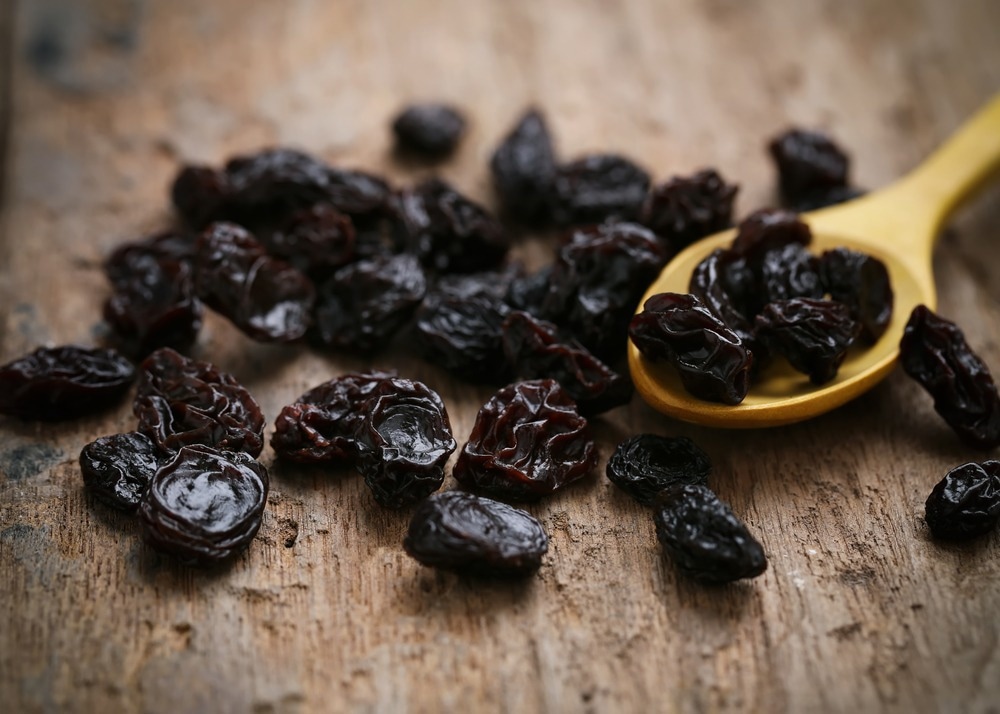 Study: Effect of including a dietary supplement of raisins, a food rich in polyphenols, on cognitive function in healthy older adults; a study protocol for a randomized clinical trial. Image Credit: tarapong srichaiyos/Shutterstock
