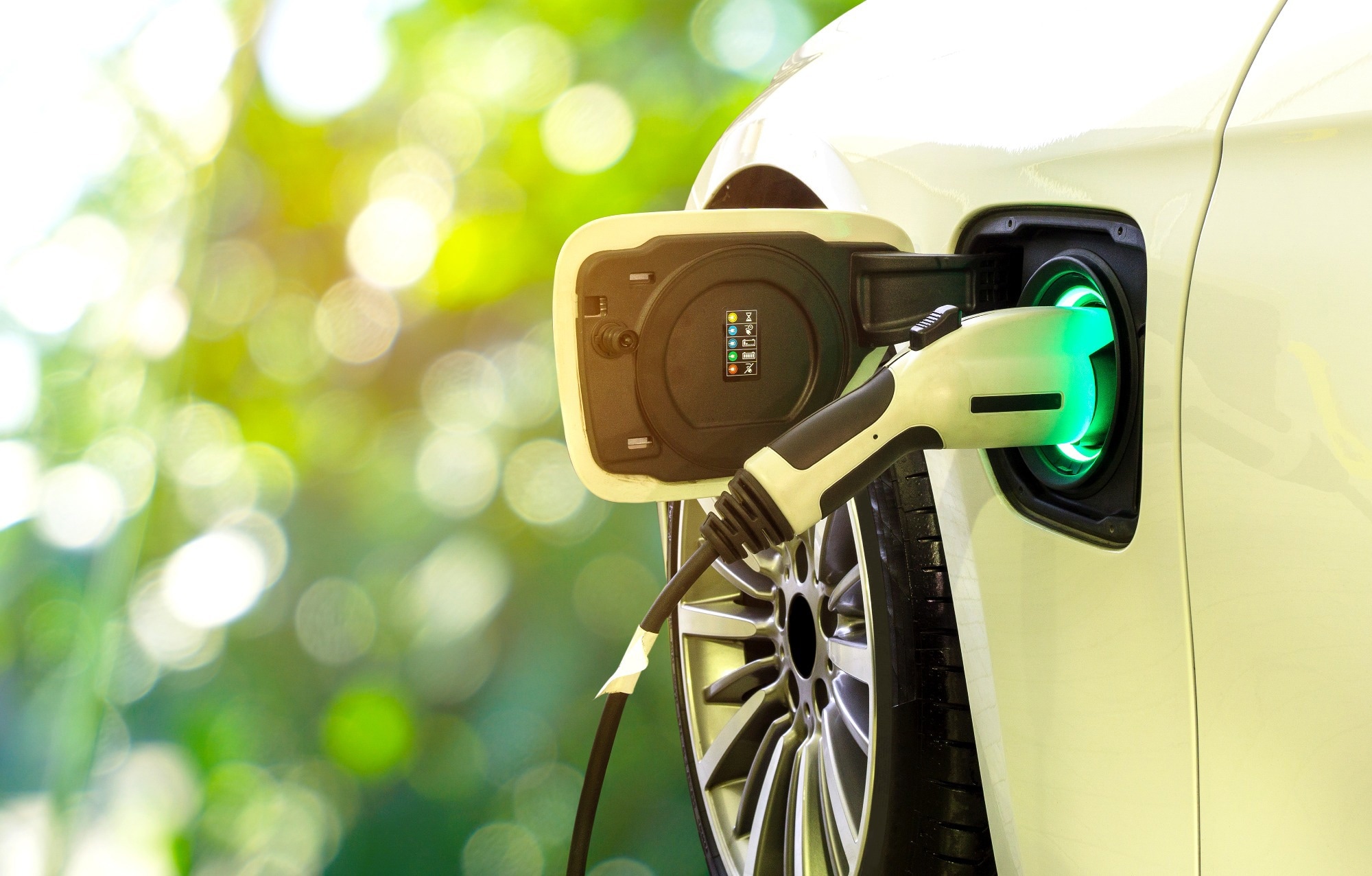 Study: High-power chargers for electric vehicles: are they safe for patients with pacemakers and defibrillators? Image Credit: SmileFight/Shutterstock.com