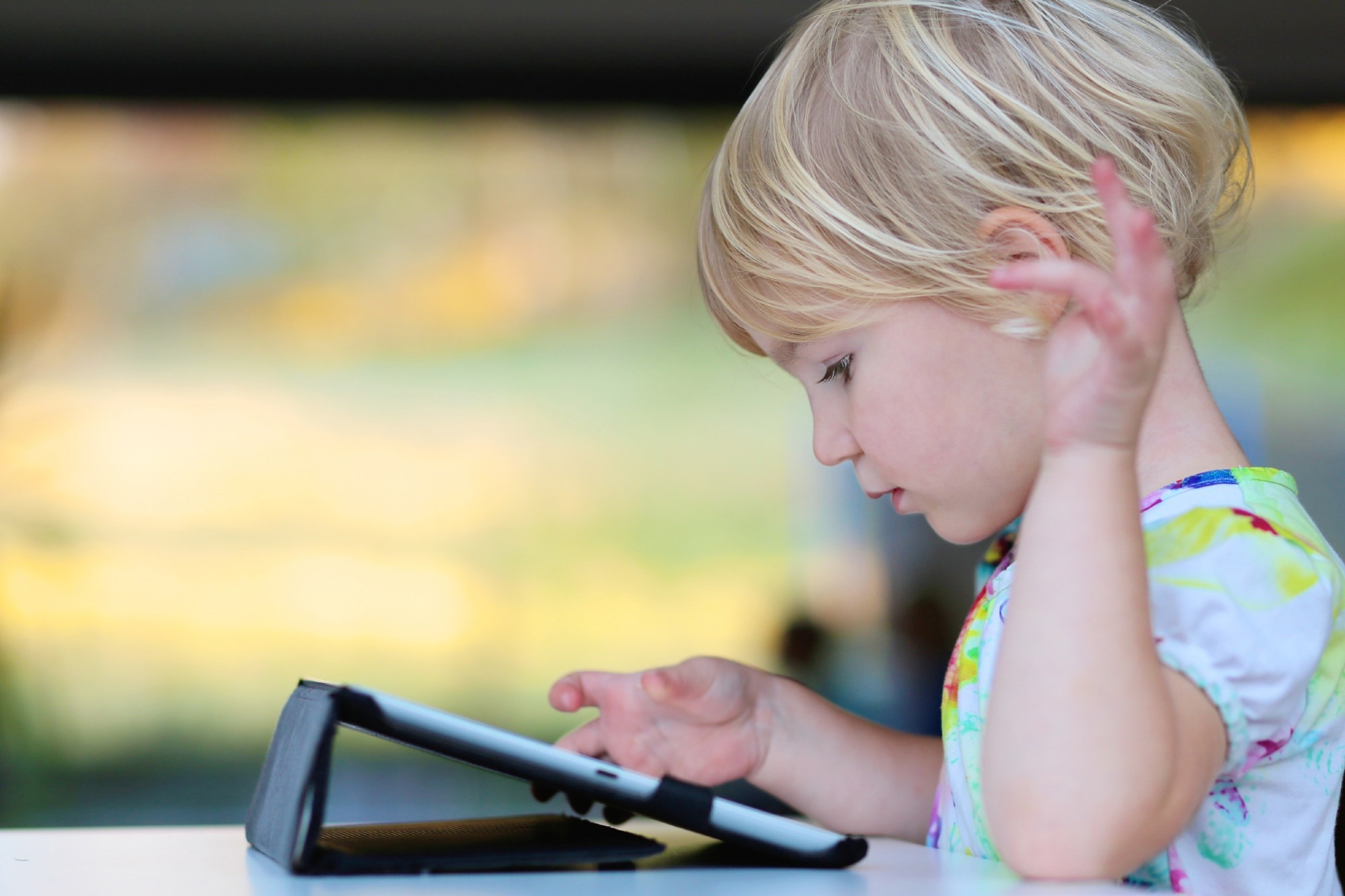 Study: Correlates of Screen Time in the Early Years (0-5 years): A systematic review. Image Credit: CroMary/Shutterstock.com