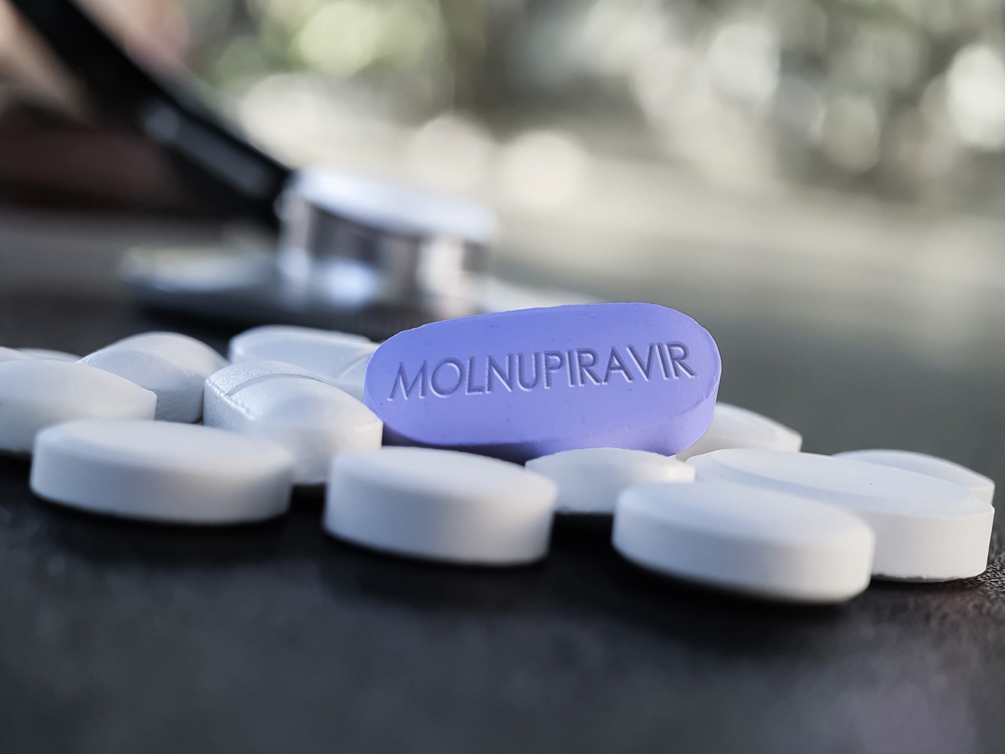 Study: Molnupiravir and risk of post-acute sequelae of COVID-19: cohort study. Image Credit: Sonis Photography / Shutterstock.com