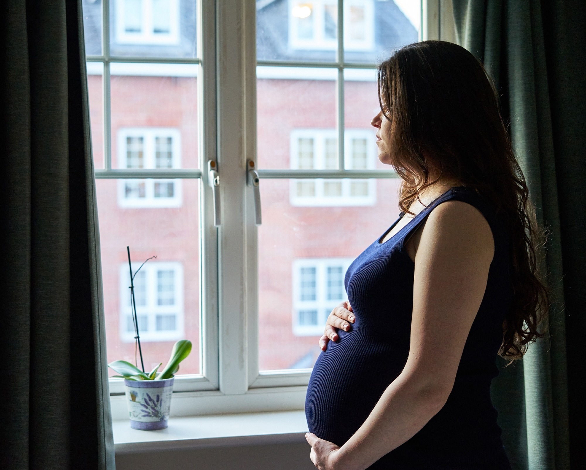 Study: Maternal mood, body image, and eating habits predict changes in feeding practices during the COVID-19 pandemic. Image Credit: Emituu/Shutterstock.com