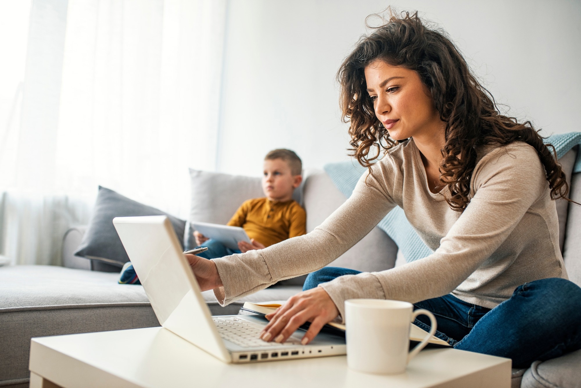 Study: Home working and social and mental wellbeing at different stages of the COVID-19 pandemic in the UK: Evidence from 7 longitudinal population surveys. Image Credit: Dragana Gordic / Shutterstock