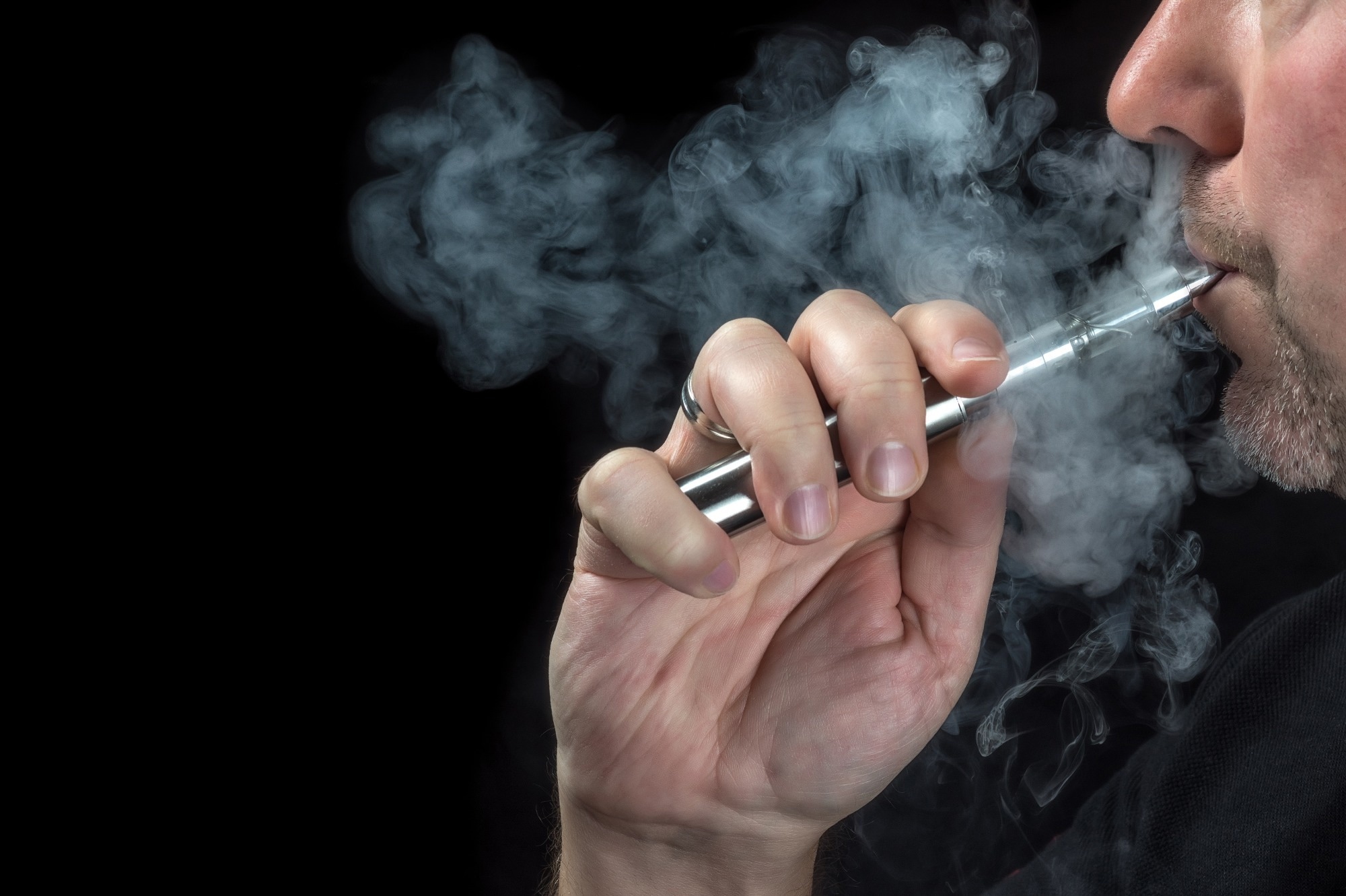 Study: The impact of flavored e-cigarette bans on e-cigarette use in three US states. Image Credit: Oleg GawriloFF / Shutterstock.com