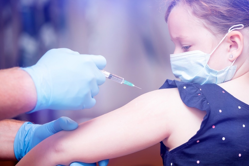 Study: Effects of COVID-19 vaccination and previous SARS-CoV-2 infection on omicron infection and severe outcomes in children under 12 years of age in the USA: an observational cohort study. Image Credit: Melinda Nagy/Shutterstock.com