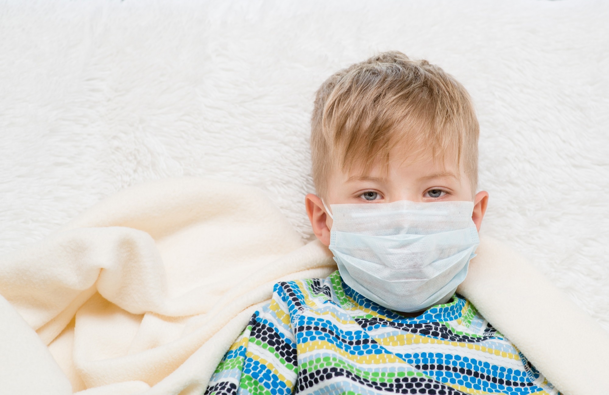 Study: Hospital admissions linked to SARS-CoV-2 infection in children and adolescents: cohort study of 3.2 million first ascertained infections in England. Image Credit: Ermolaev Alexander / Shutterstock.com
