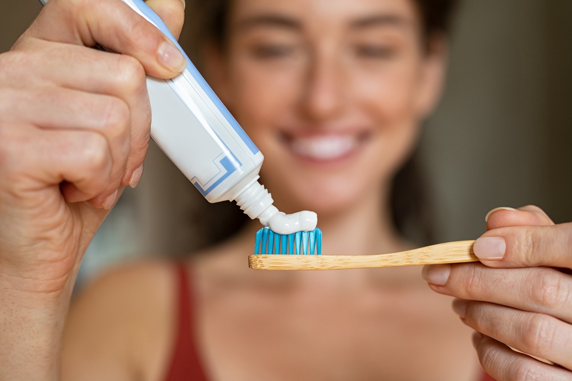 Study: Caries-preventing effect of a hydroxyapatite-toothpaste in adults: a 18-month double-blinded randomized clinical trial. Image Credit: Ground Picture/Shutterstock.com