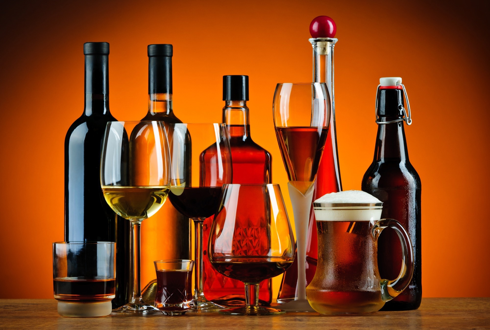 Study: Alcohol consumption and cancer incidence in women: interaction with smoking, body mass index and menopausal hormone therapy. Image Credit: ChristianDraghici/Shutterstock.com