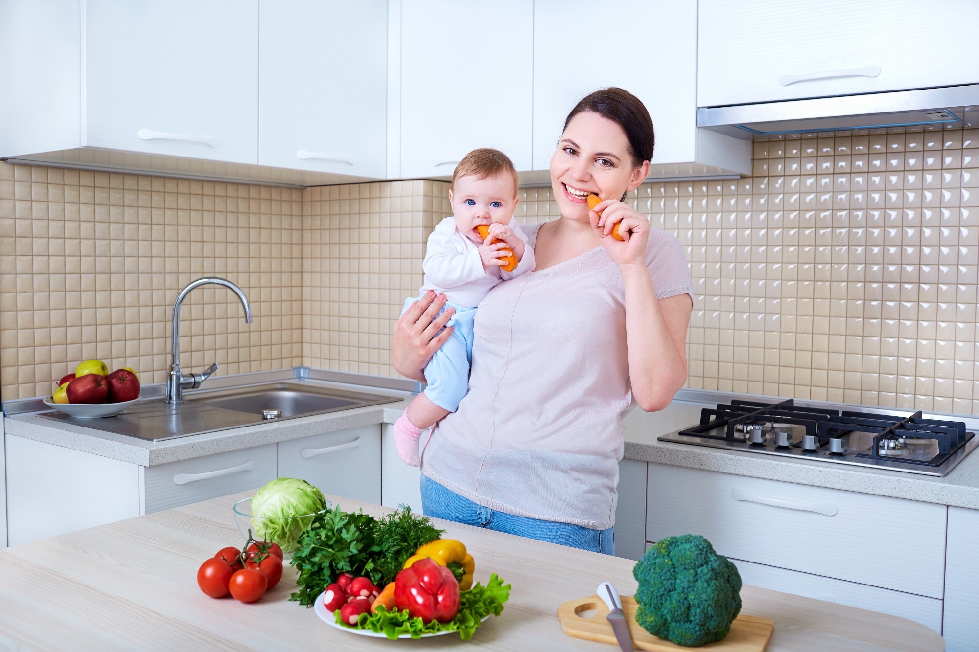 Study: Maternal Obesity and Patterns in Postnatal Diet, Physical Activity and Weight among a Highly Deprived Population in the UK: The GLOWING Pilot Trial. Image Credit: Studio Romantic/Shutterstock.com