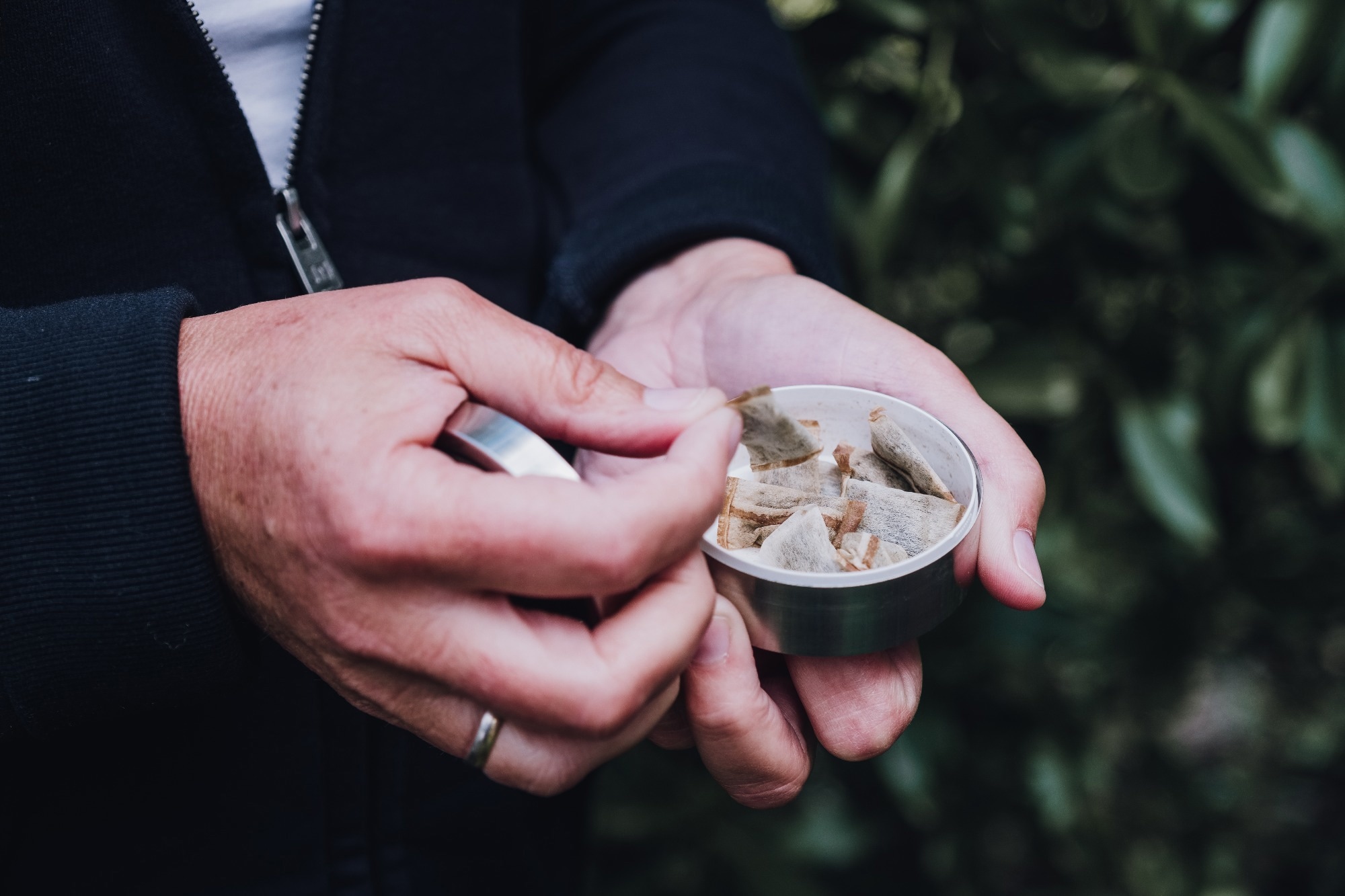 Study: Factors predicting willingness to quit snus and cigarette use among young males. Image Credit: Finn-b/Shutterstock.com