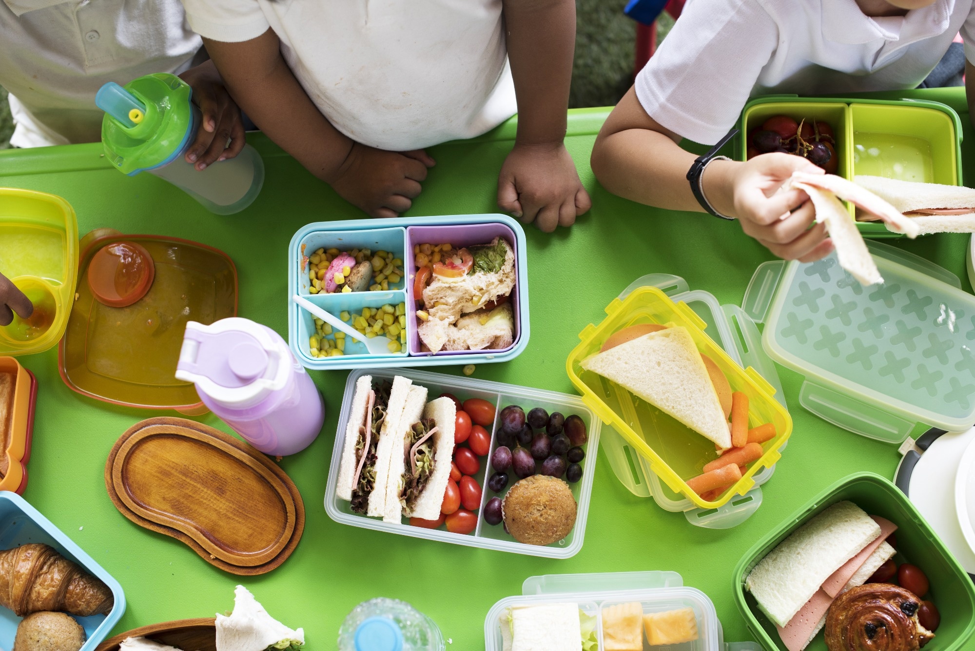 Study: Can Kindergarten Meals Improve the Daily Intake of Vegetables, Whole Grains, and Nuts among Preschool Children? A Randomized Controlled Evaluation. Image Credit: Rawpixel.com / Shutterstock