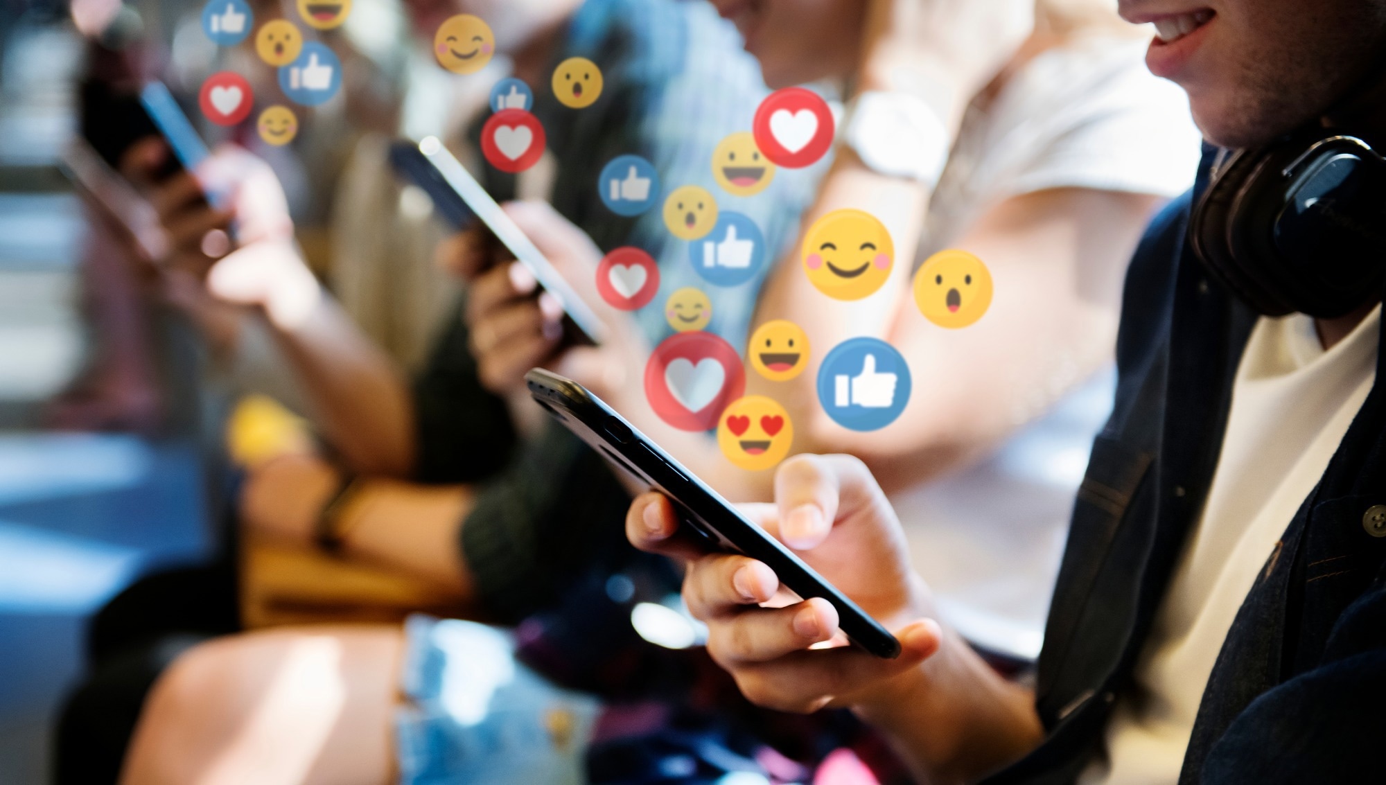 Study: Healthy Social Network Use and Well-Being during Adolescence: A Biopsychosocial Approach. Image Credit: Rawpixel.com / Shutterstock