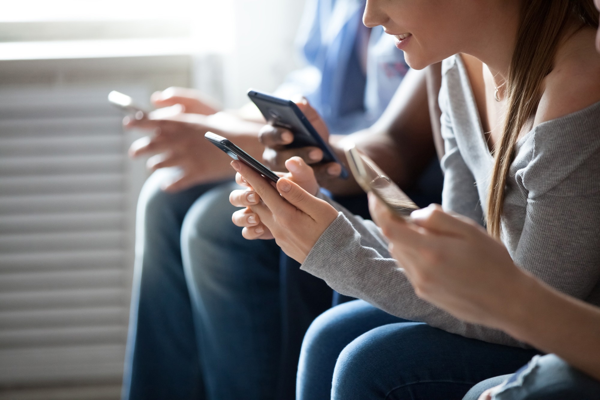 Study: At what distance should digital devices be viewed? Image Credit: fizkes/Shutterstock.com