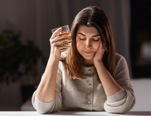 Mast cell receptor linked to alcohol withdrawal-associated headaches