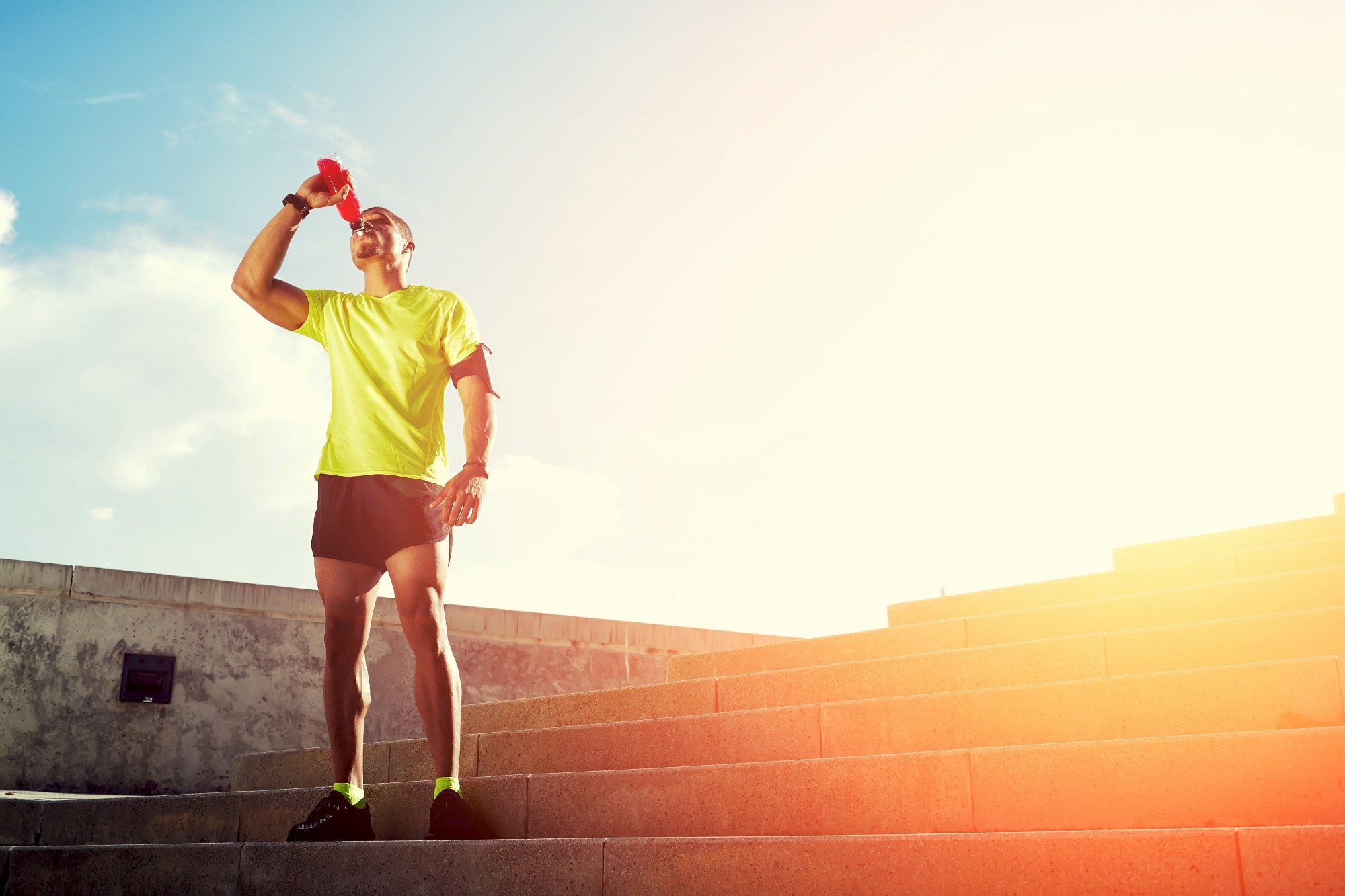 Study: Post-exercise rehydration in athletes: Effects of sodium and carbohydrates in commercial hydration drinks.  Image credit: GaudiLab/Shutterstock