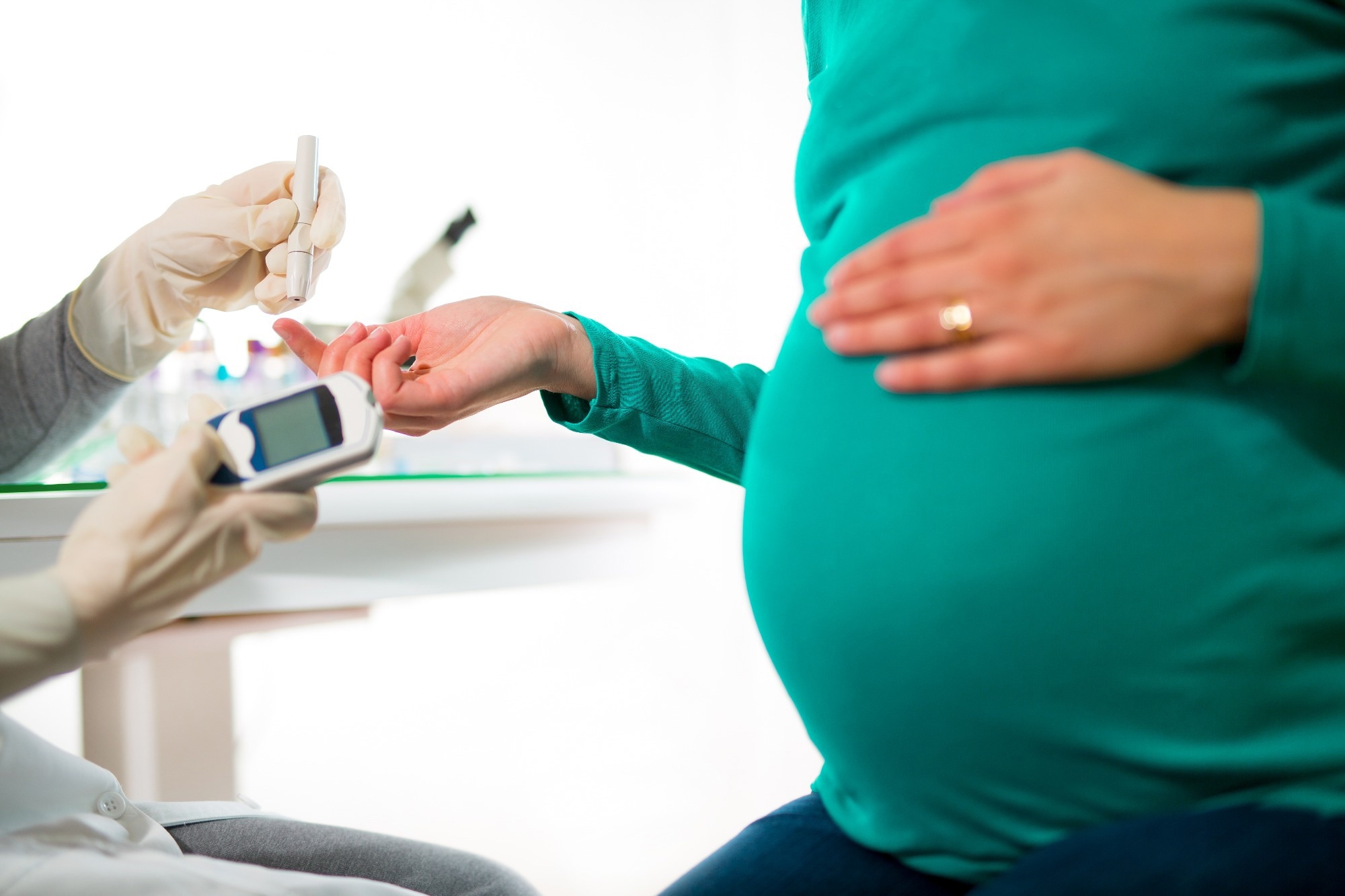 Study: Single-cell multimodal analyses reveal epigenomic and transcriptomic basis for birth defects in maternal diabetes. Image Credit: adriaticfoto/Shutterstock.com