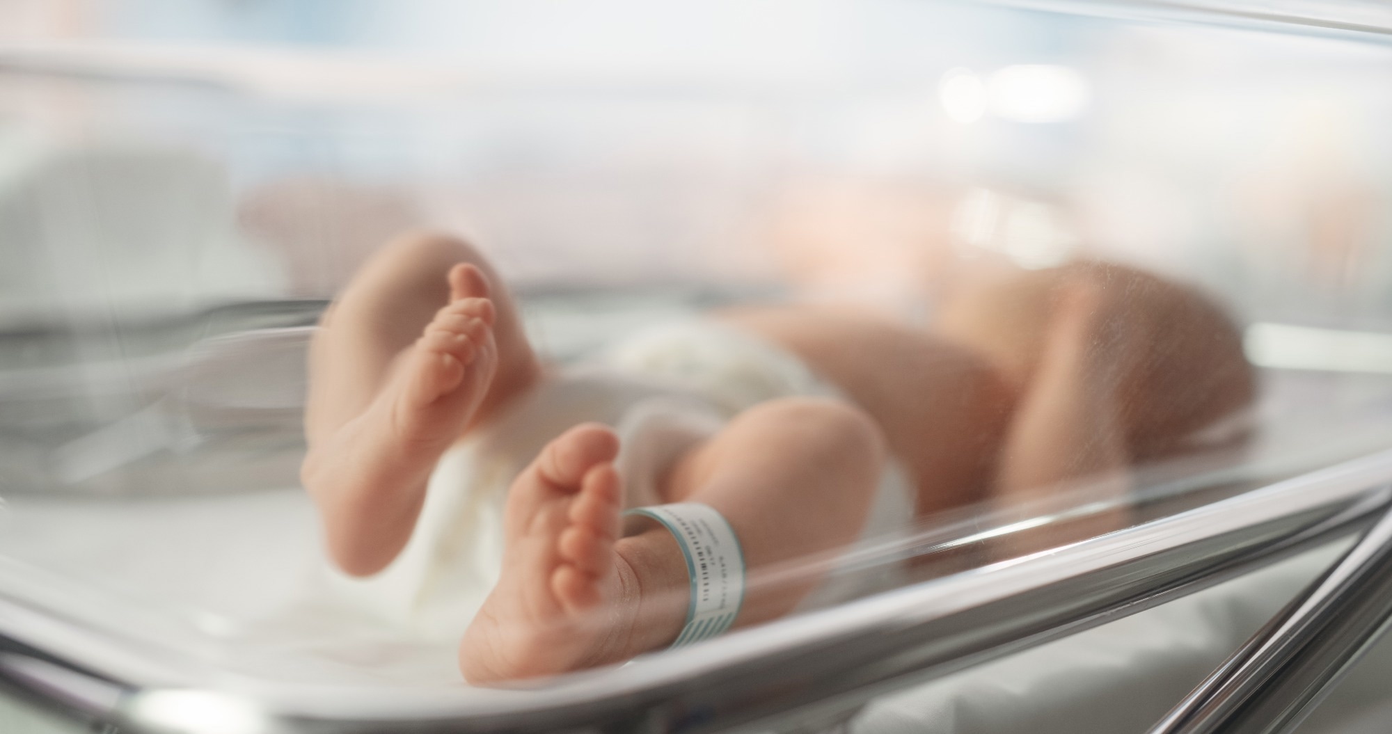 Study: SARS-CoV-2 followed up on COVID outcomes in uninfected newborn mother-infant pairs (COMP) study due to respiratory distress.  Image credit: Gorodenkoff / Shutterstock.com