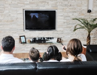 Supportive parenting and screen time link maternal depression to child self-control, research finds
